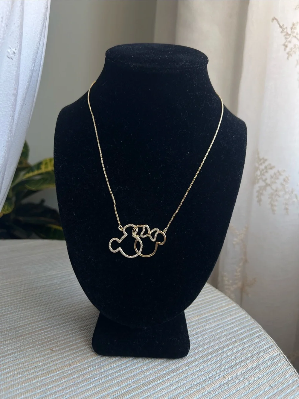 🩷- large Gold Interlocking minnie and Mickey Necklace